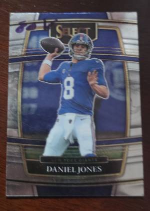 Daniel Jones, graded 2.5