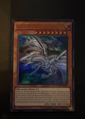 Blue-Eyes Alternative White Dragon, graded 8.5