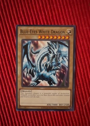 Blue-Eyes White Dragon (Version 4), graded 8.0