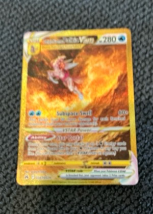 Giratina V (Alternate Full Art) graded 8