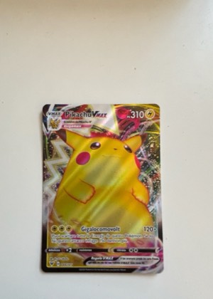 Pikachu VMAX, graded 9.0