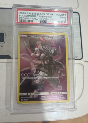 Armored Mewtwo - SM228, graded 9.0