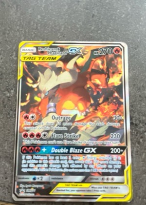 Reshiram & Charizard GX - SM201 graded 8