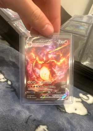 Charizard VMAX (Secret) graded 8