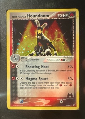 Team Magma's Houndoom, graded 7.5